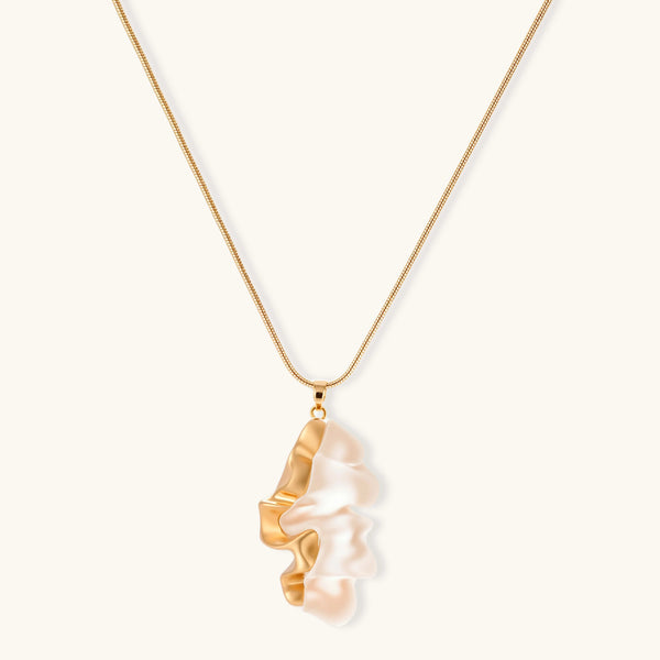 Pearlfoam Wave Necklace
